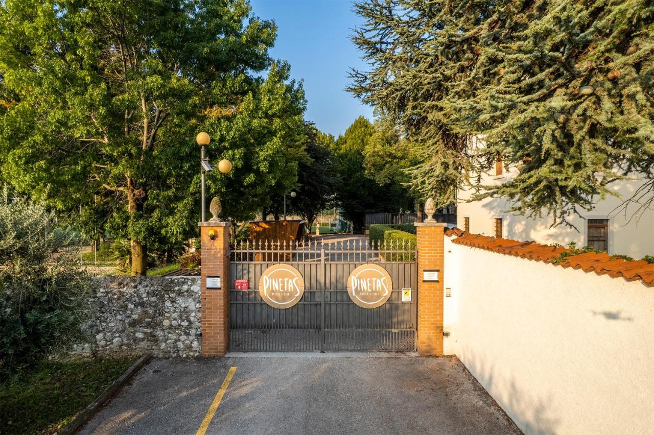Hotel Villa I Pini Malo  Buitenkant foto