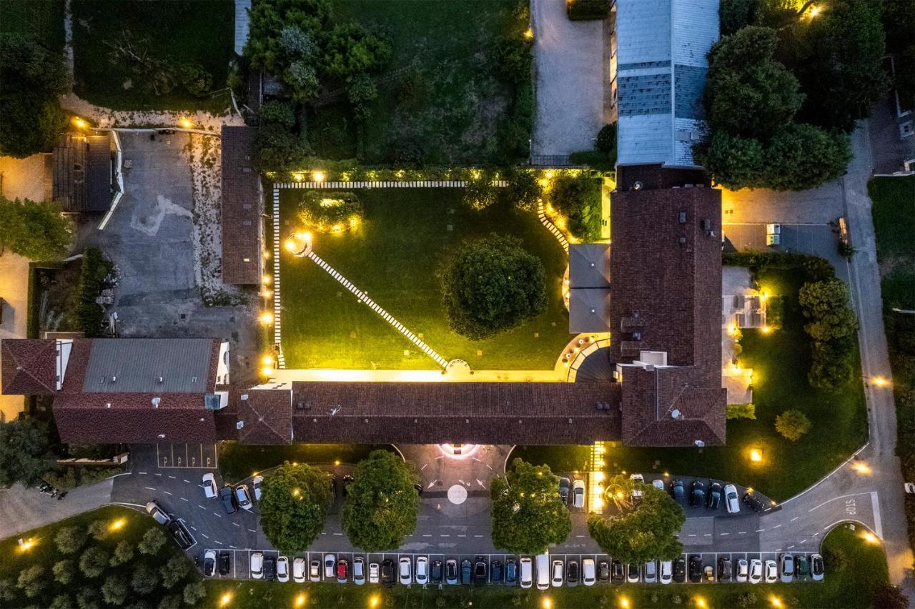Hotel Villa I Pini Malo  Buitenkant foto
